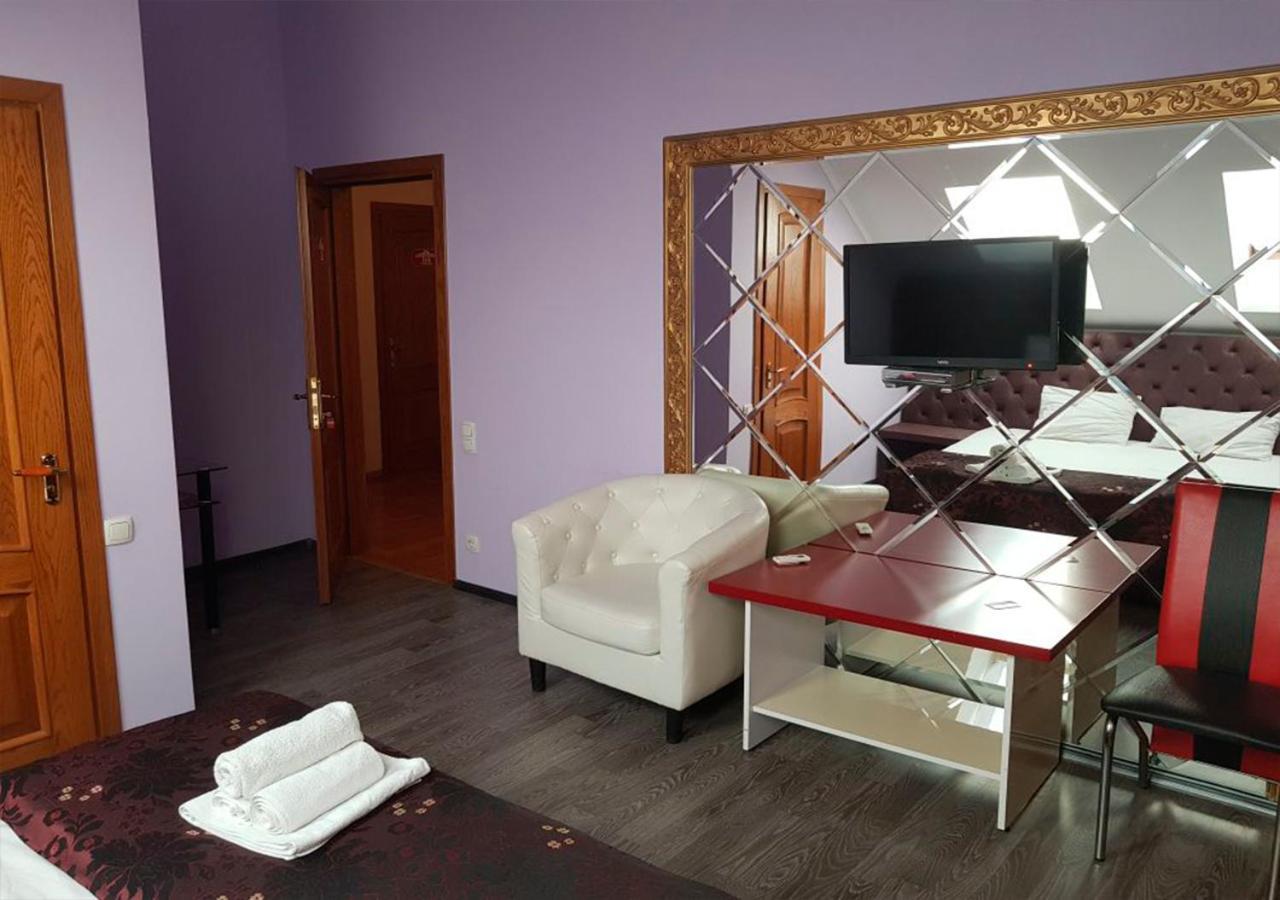 Emperum Nelson Hotel Chişinau Exteriör bild